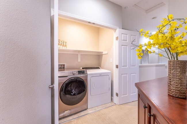 Building Photo - 1070 Tourmaline Ter