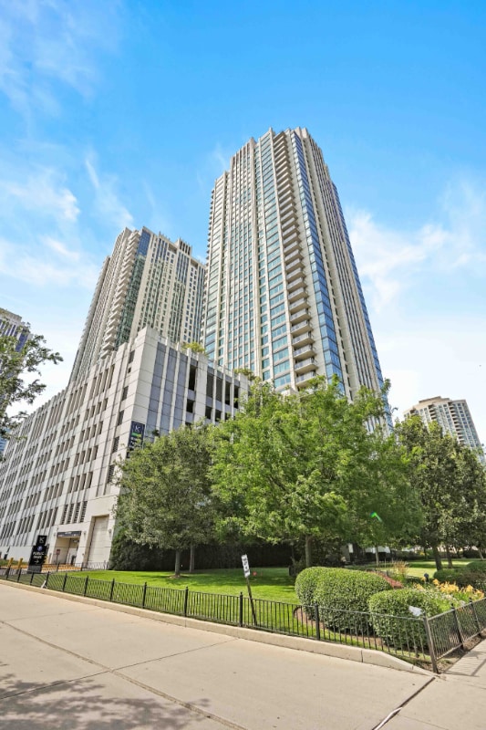 Building Photo - 601 W Kinzie St