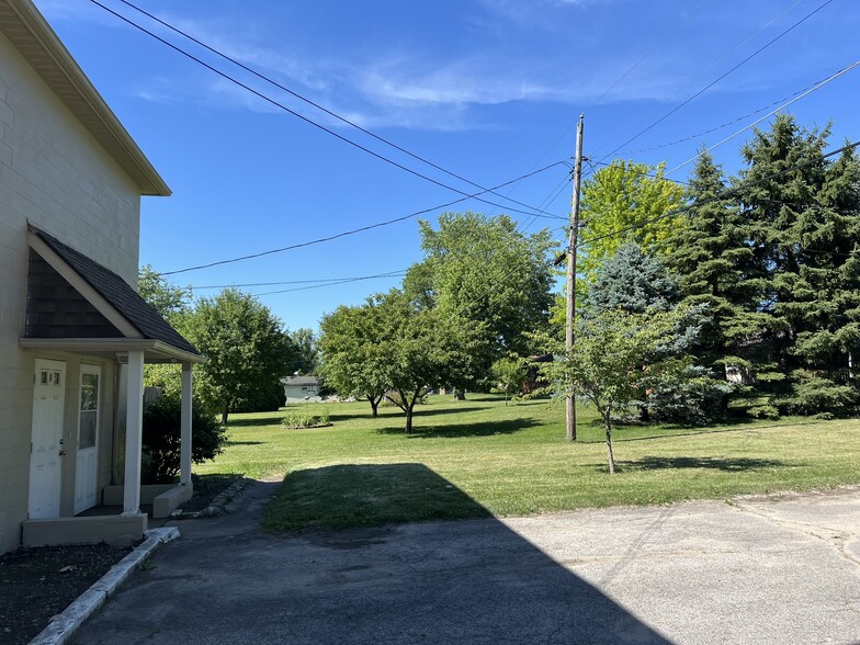 Building Photo - 3713 S Maple Ln