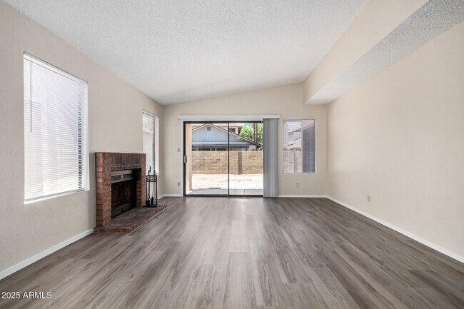Building Photo - 10023 W Sells Dr