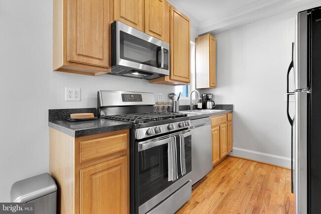 Building Photo - 1037 5th St NE