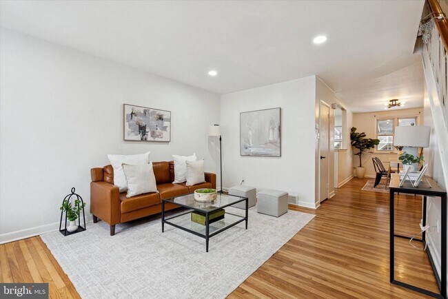 Building Photo - 228 Rock St