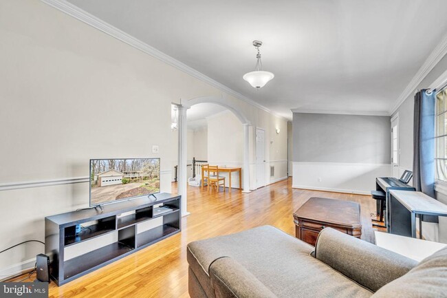 Building Photo - 4415 Elmwood Dr
