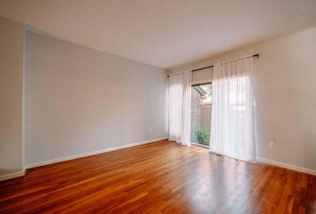 Building Photo - Spacious 5-Bedroom End-Unit Townhome in Reston with 3 Finished Levels, Renovated Kitchen & Fenced...