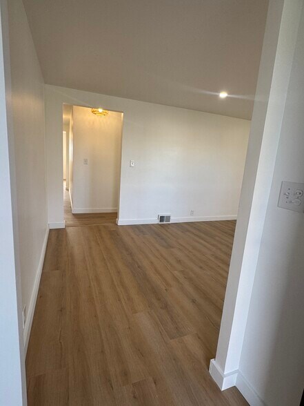 Livingroom - 249 Dunlop Ave