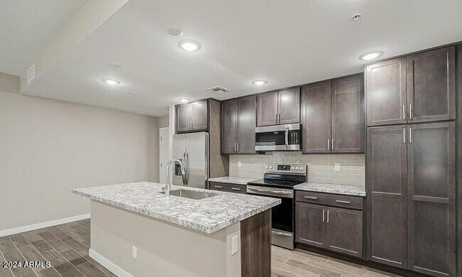 Building Photo - 155 N Lakeview Blvd