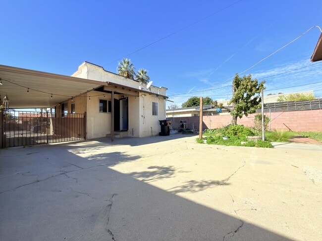 Building Photo - 1007 De Foe St