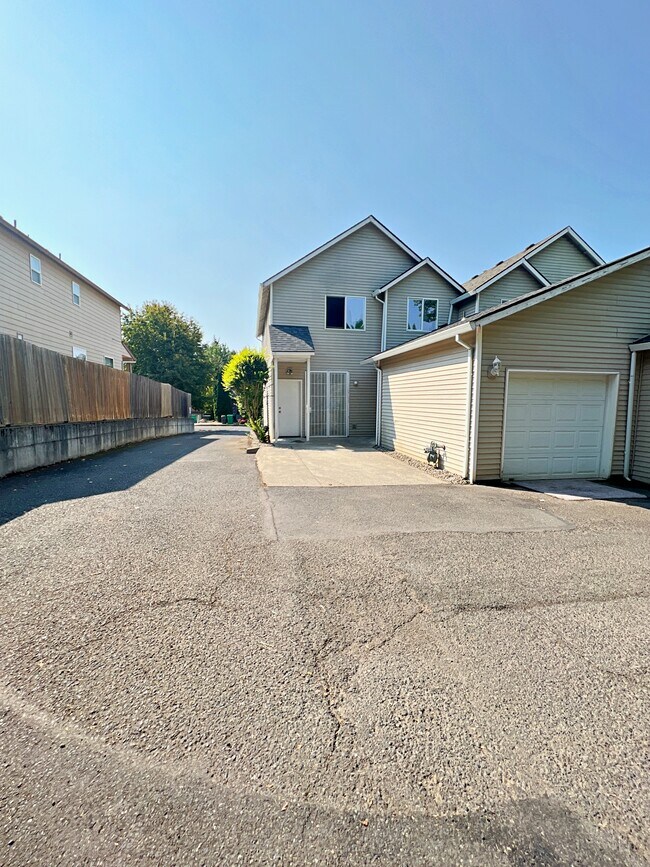 Building Photo - 13721 SE Steele St