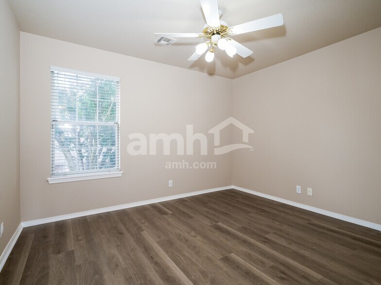 Building Photo - 513 N Sweet Gum Ave