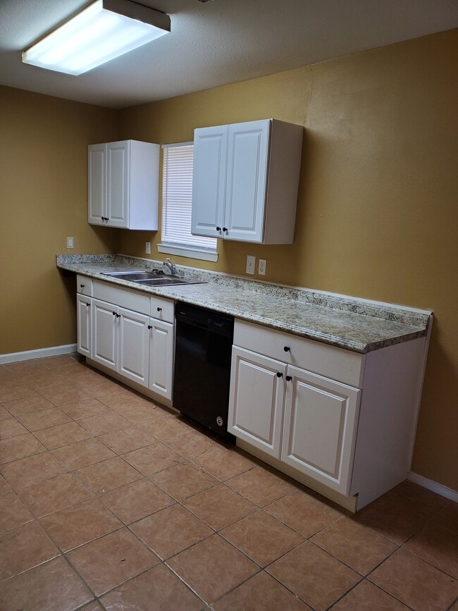 Kitchen - 5818 Melanite