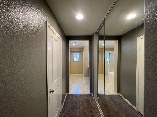 Building Photo - Lancaster 3 Bedroom + 2 Bathroom