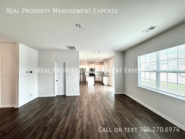 Building Photo - 4025 Lampasas Ln