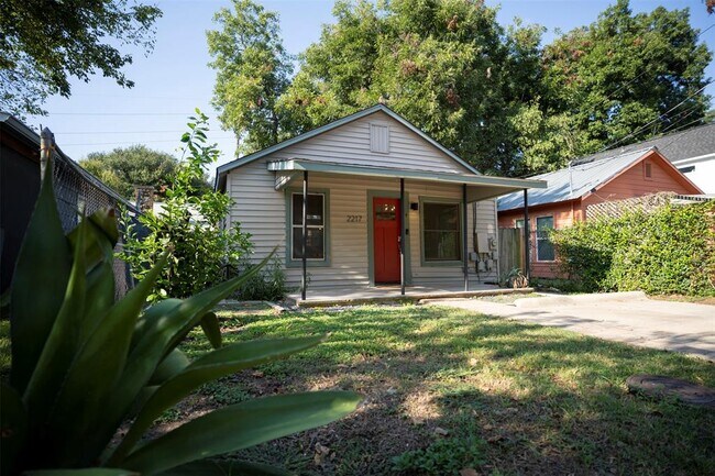 Building Photo - 2217 Garden St