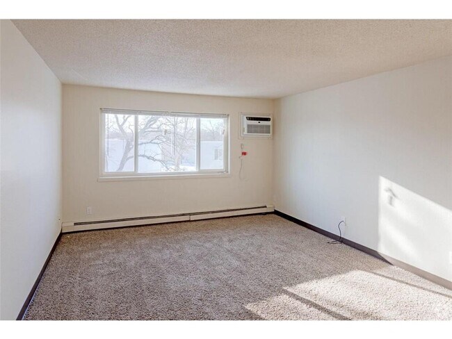 Building Photo - 1420 6th Ave S