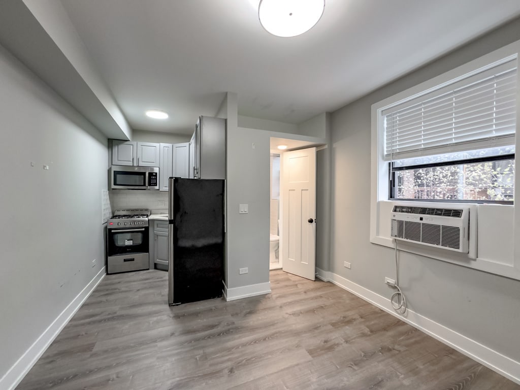 Building Photo - 501 W Belmont Ave