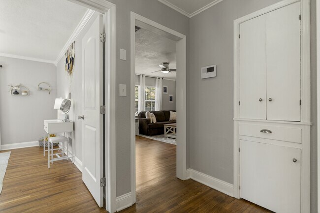 Building Photo - 4911 S Cincinnati Ave