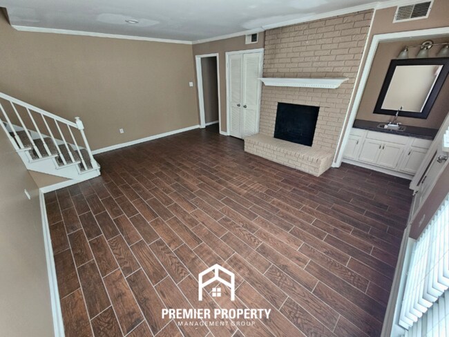Building Photo - 2116 Rolling Valley Dr