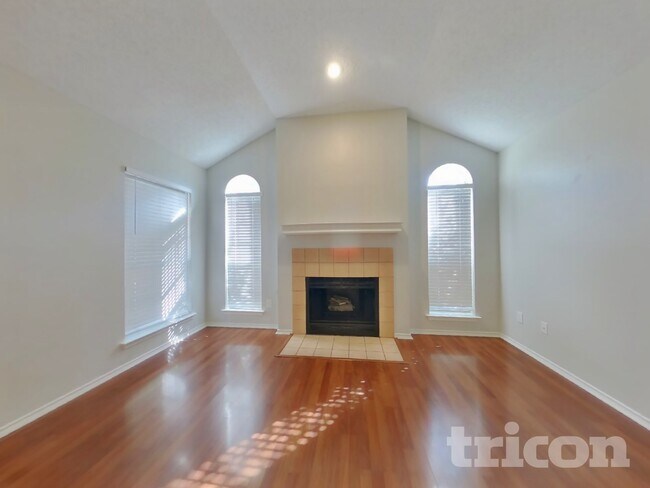 Building Photo - 2817 Laurel Hill Dr