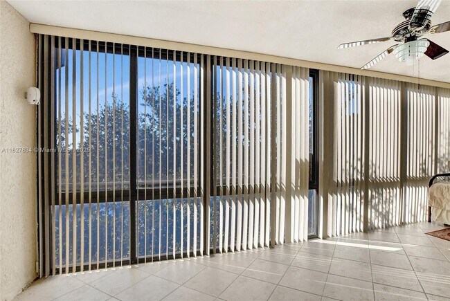 Building Photo - 7300 Lake Cir Dr