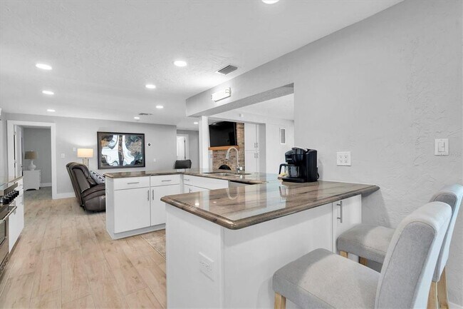 Building Photo - 6440 3rd Palm Point