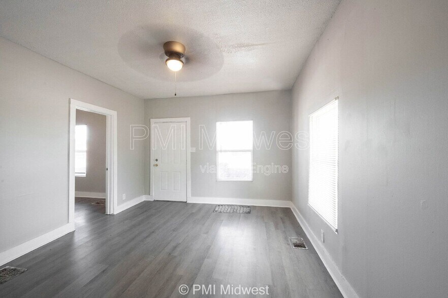 Building Photo - 445 W 29th St