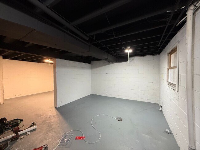 Building Photo - Pennoyer 1703/1705