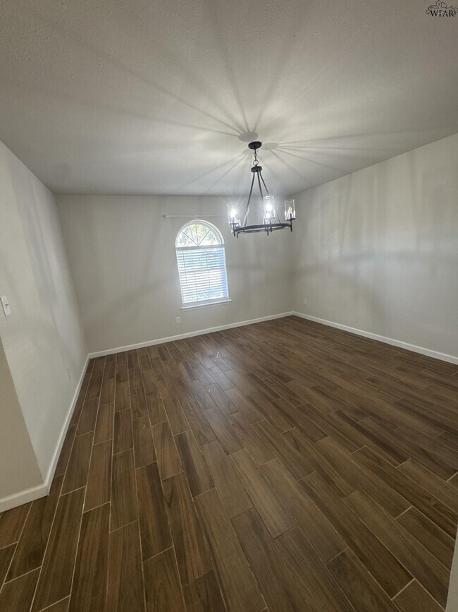 Building Photo - 1207 Danberry St