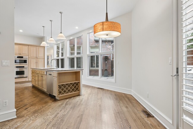 Building Photo - 400 Clayton St