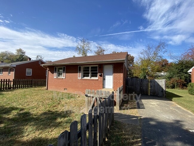 Building Photo - 211 Duke St