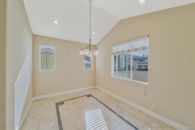 Building Photo - 2109 Vanderbilt Ln