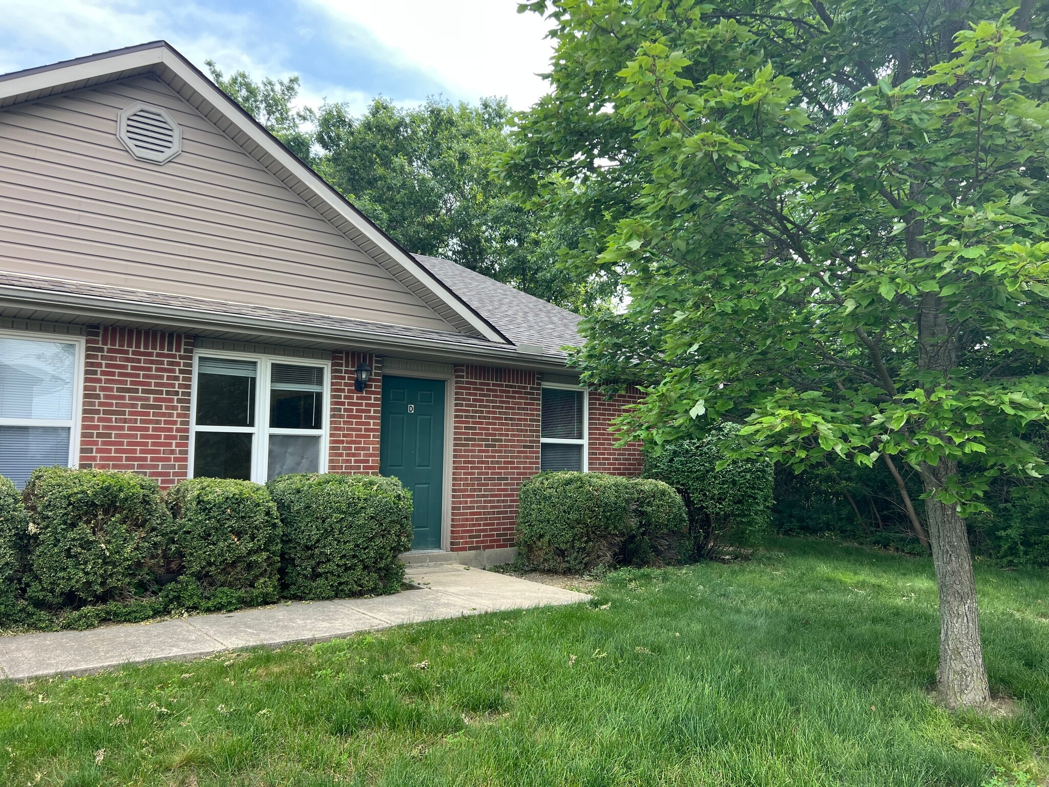 Building Photo - 1295 Chestnut Dr