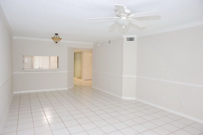 Building Photo - ANNUAL RENTAL - 2 Bedroom, 2 Bath Condo in...