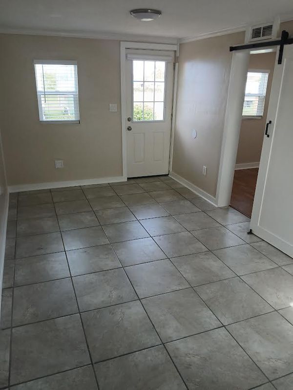 Building Photo - 319 1/2 E. 11th St