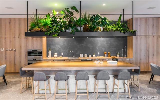 Building Photo - 2831 S Bayshore Dr