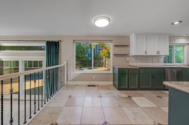 Building Photo - 3 Bedroom Folsom Home with Updated Kitchen, Pool and 3-Car Garage!