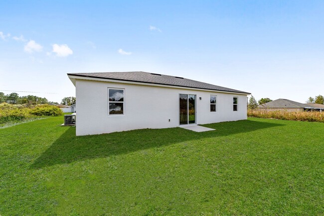 Building Photo - New home located off of Marion Oaks Pass f...