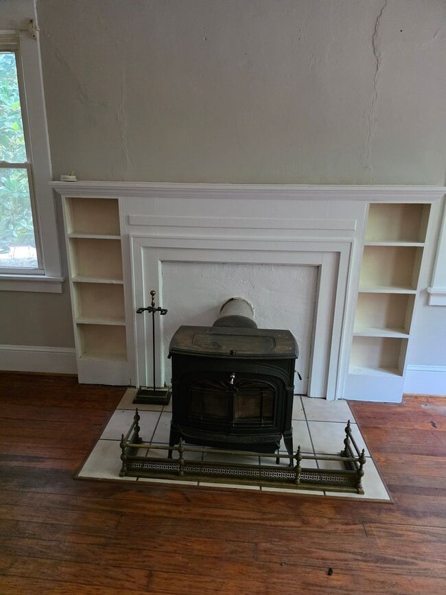 Building Photo - 2BR/2BA Cottage