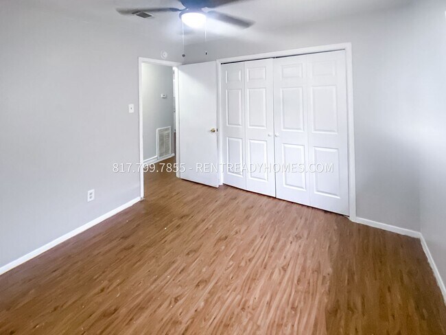 Building Photo - 318 Frontier Dr