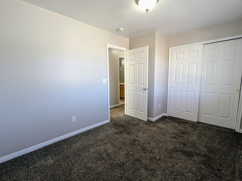 Building Photo - 2785 W 5525 S