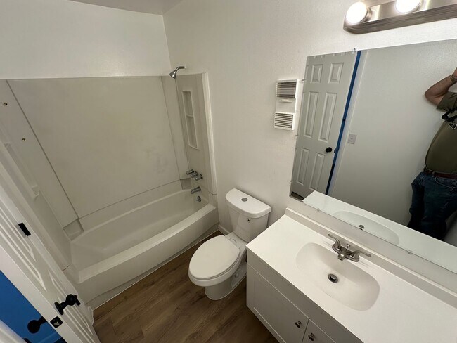 Building Photo - Minutes from UCF & Full Sail – Updated 2 Bedroom Townhome