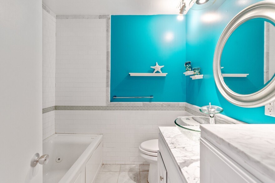 Building Photo - 639 Bay St