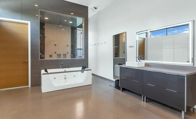 Building Photo - 4912 N 45th St