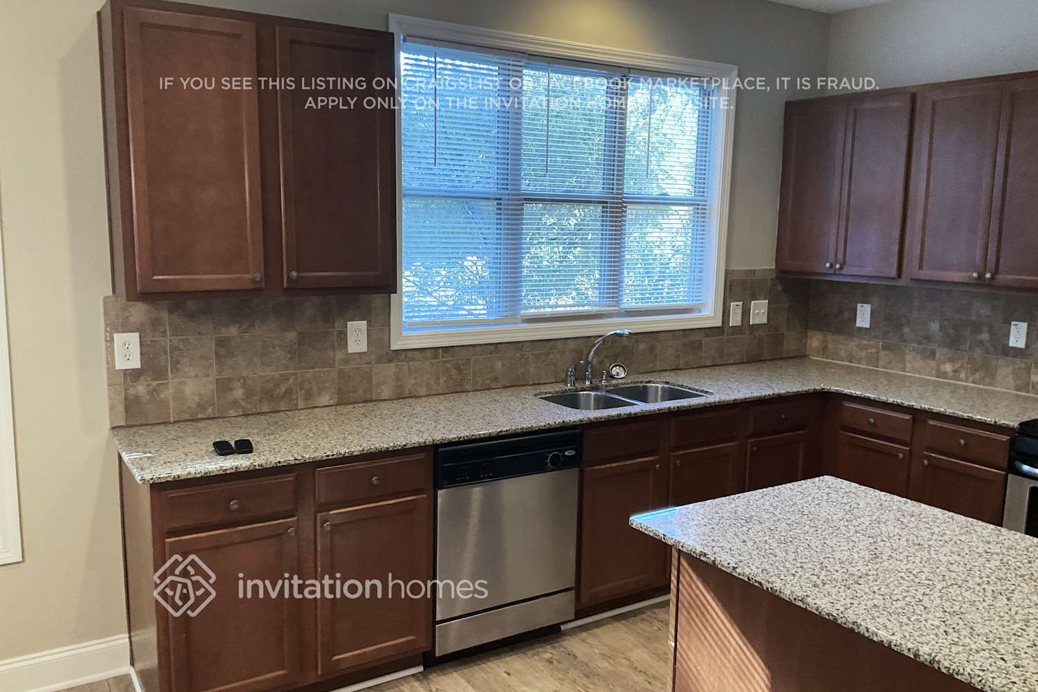 Building Photo - 505 Lakeside View