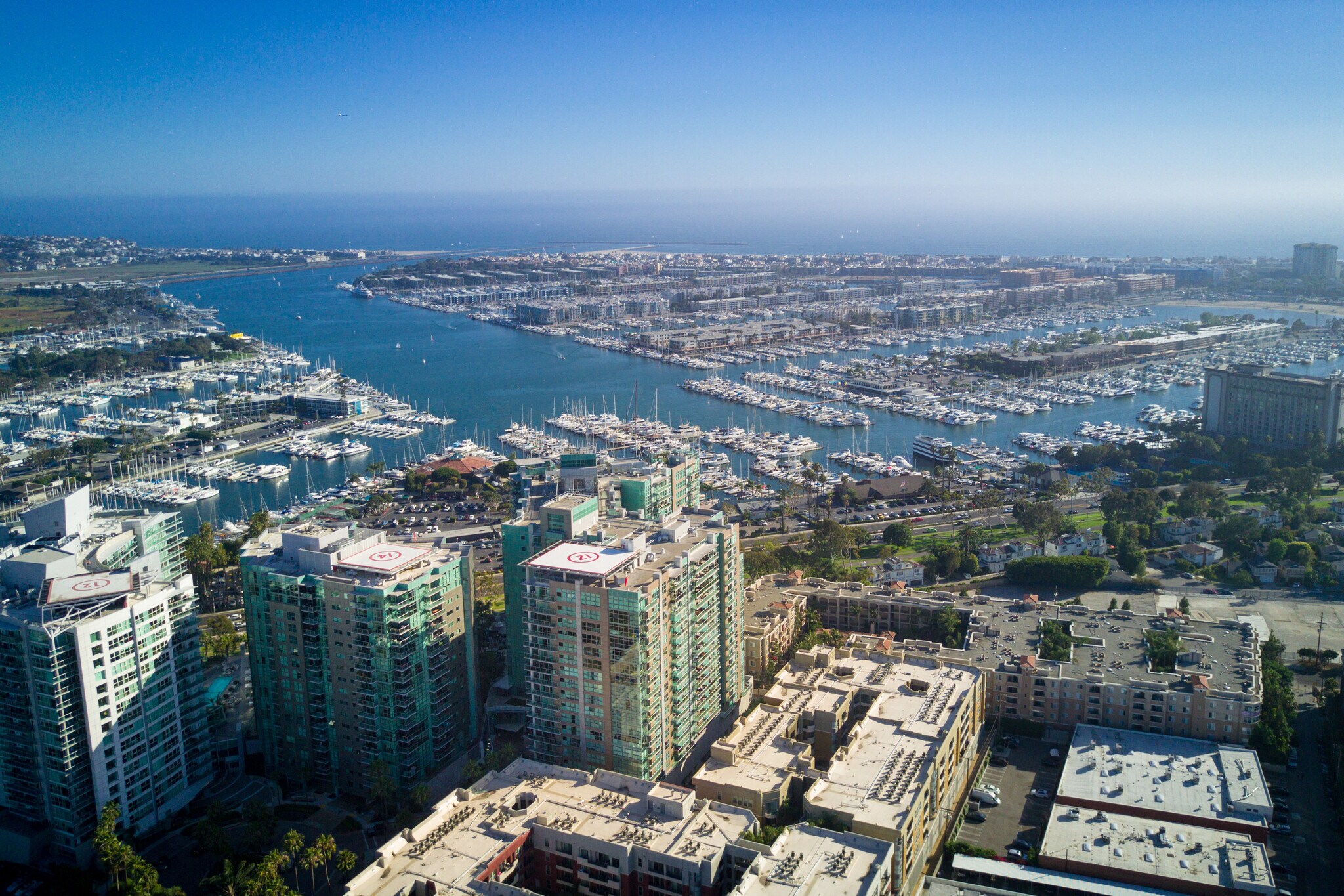 Building Photo - 13650 marina pointe Dr