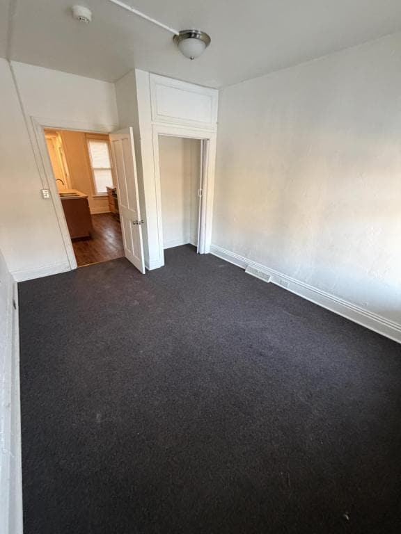 Building Photo - 302 W Cottage Pl