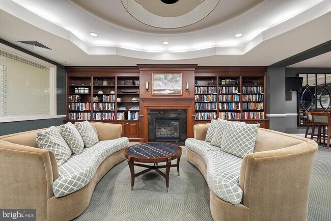 Building Photo - 1915 Towne Centre Blvd