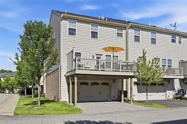 Building Photo - 601 Pointe View Dr