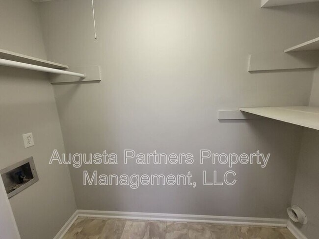 Building Photo - 3921 Miramar Dr Ext
