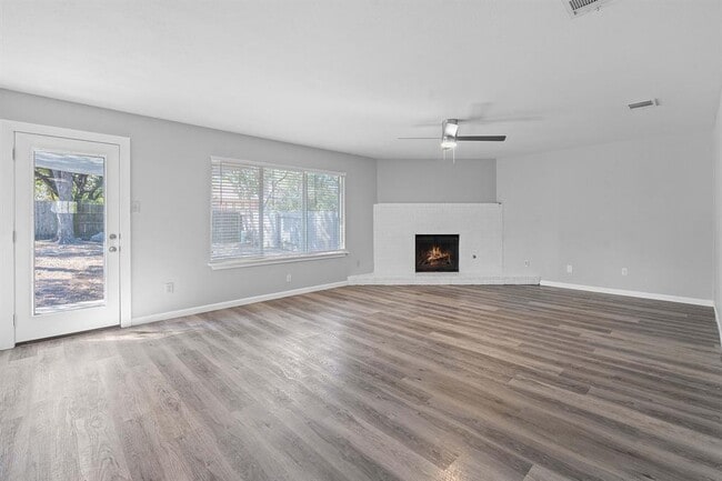 Building Photo - 3930 Leafield Dr