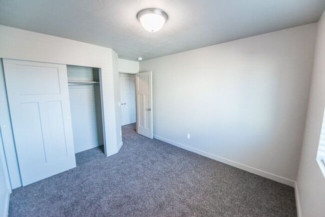 Building Photo - The Overlook in Herriman - Gorgeous Townhome